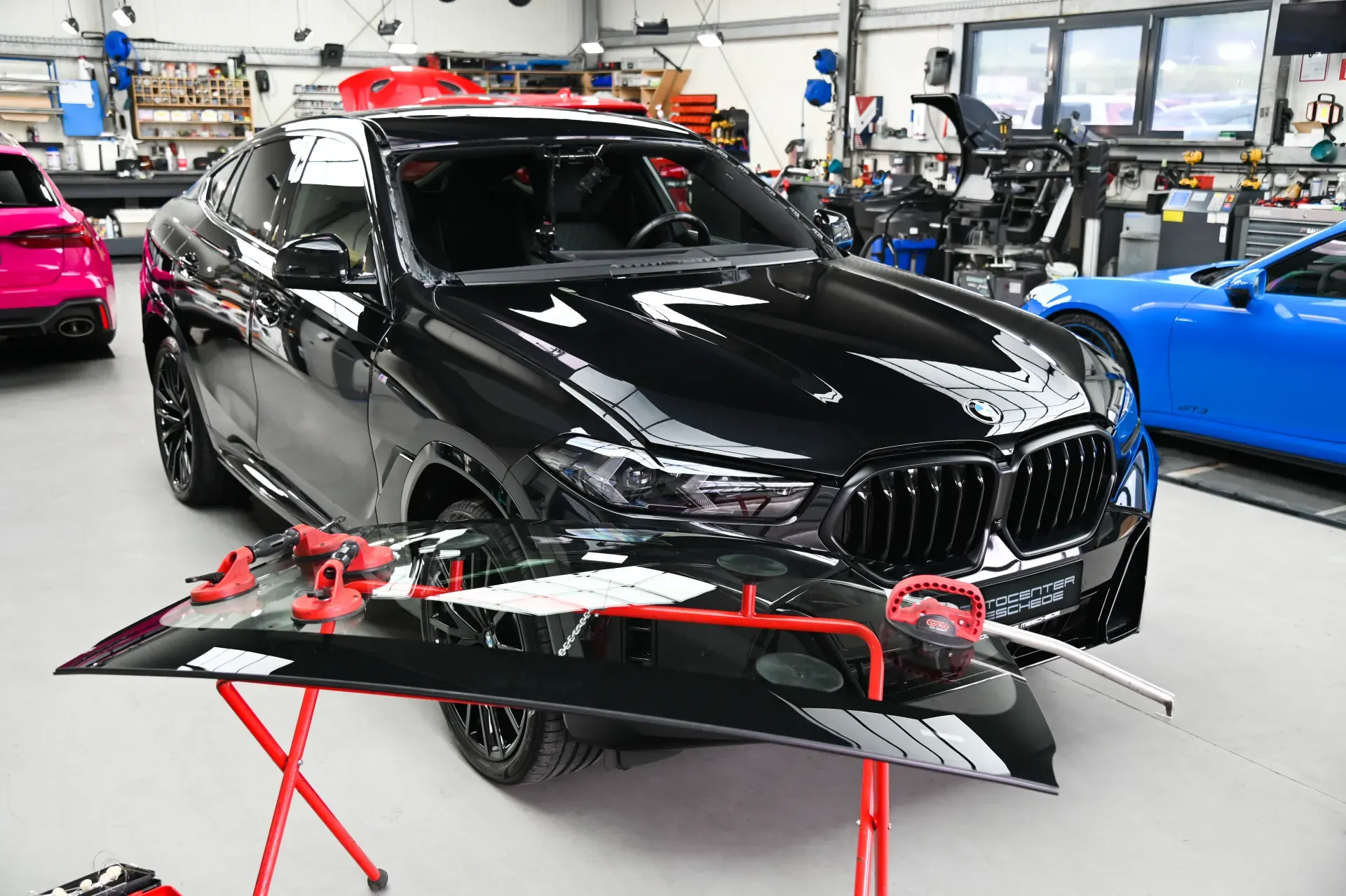 Drohnenaufnahme des AutoCenter Meschede