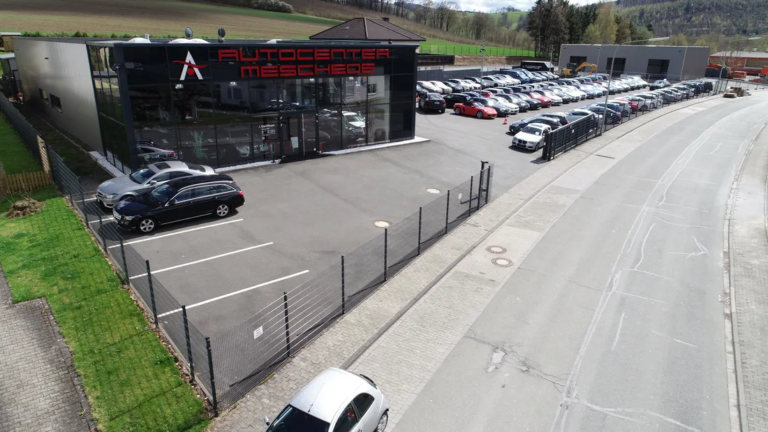 Vue aérienne de la concession actuelle et du parc automobile
